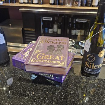 Grape Expectations - Decor - Wineries Near Me - Winter Haven, Florida
