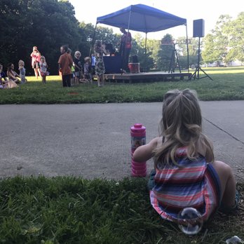 Stanbery Park - Zac Morgan band and bubbles! - Parks Near Me - Cincinnati, Ohio