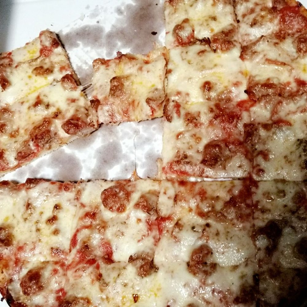 Lou Malnati's Pizzeria - Sausage and Peperoni - Pizza Near Me - Flossmoor, Illinois Lou Malnati's Pizzeria - Sausage and Peperoni - Pizza Near Me - Flossmoor, Illinois