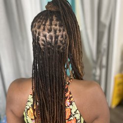 Dollz & Divaz Salon - Spa