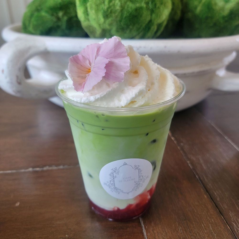 Cafe Le Fleurs - Strawberry Shortcake Matcha - Coffee & Tea Near Me - Happy Valley, Oregon