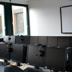 COMCAVECOLLEGE - COMCAVE.COLLEGE Düsseldorf, Präsenzunterricht Raum