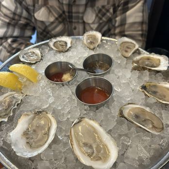 Row 34 - Seaport - Oysters - New American Near Me - Boston, Massachusetts