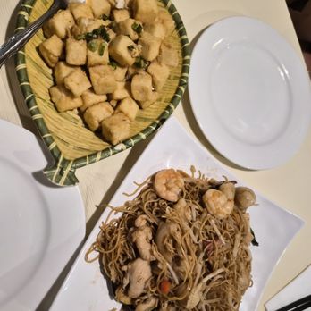 Purple Dot Cafe - Fried Salted Tofu & Fried Rice Noodle with Beef in Egg Sauce. - Dim Sum Near Me - Seattle, Washington