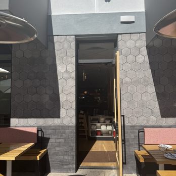 Delarosa Palo Alto - Outdoor space - Pizza Near Me - Palo Alto, California