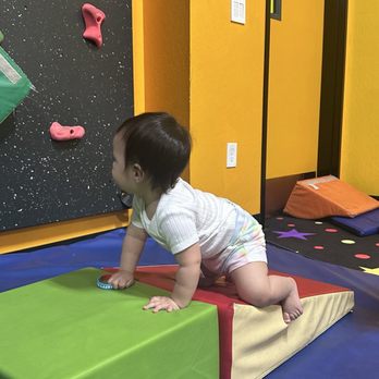 Pump It Up - soft play climbing blocks - Trampoline Parks Near Me - San Jose, California