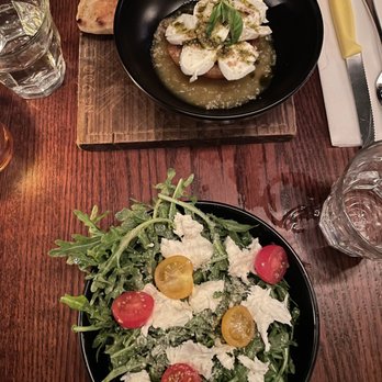 No 900 - Fresh and delicious ARUGULA SALAD with lemon EVOO and Grana Padano - Pizza Near Me - Montreal, Quebec No 900 - Fresh and delicious ARUGULA SALAD with lemon EVOO and Grana Padano - Pizza Near Me - Montreal, Quebec