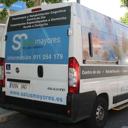 Salus Mayores - Para transportar a mayores de movilidad reducida y servicios a domicilio.