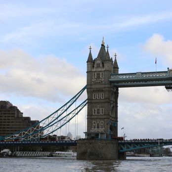 London Bridge - Landmarks & Historical Buildings Near Me