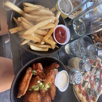 Black's Pub - Wings and Fries - Pubs Near Me - Whistler, British Columbia