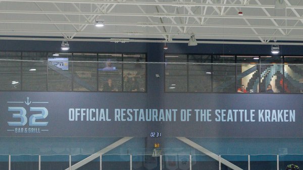 32 Bar & Grill by null