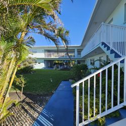 Brisa del Mar Vacation Rentals - Entrance to courtyard