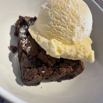Red Door Bar & Grill - Melt in your mouth brownie with vanilla ice cream - Burgers Near Me - Springdale, Arkansas