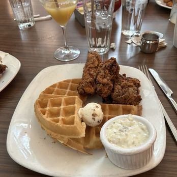 Cafeteria 15L - Chicken and Waffle - Breakfast & Brunch Near Me - Sacramento, California