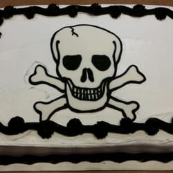 Batavia Creamery - Skull & Crossbones cake
