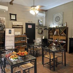 Native Vines Winery - Indoor tasting room