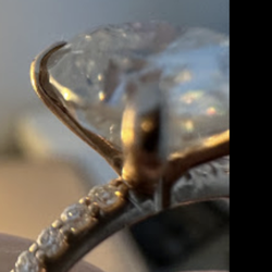 Bella Jewelry - The prong the way it does look (even after they attempted their one minute fix)