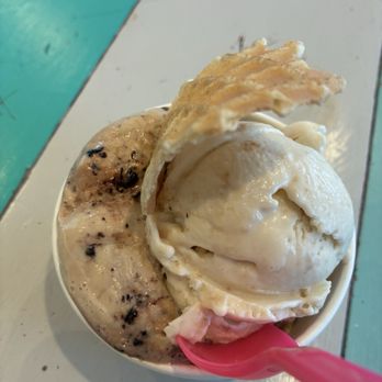 Here's the Scoop - Ice Cream & Frozen Yogurt Near Me - Delafield, Wisconsin