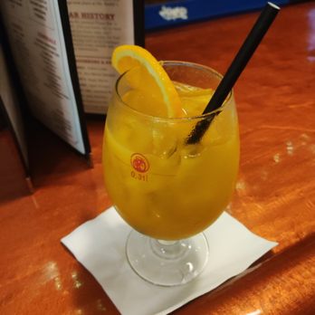 Mr Smith's of Georgetown - Their mango sangria is pretty good! - Bars Near Me - Washington, DC, District of Columbia