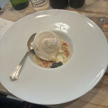Lune - Pavlova - Wine Bars Near Me - Dennis Port, Massachusetts