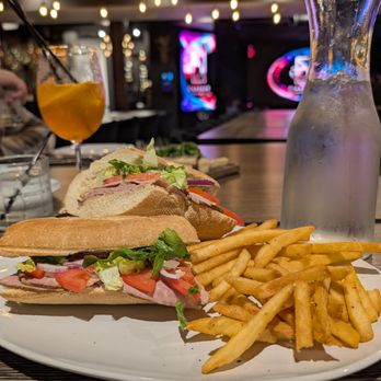 L'Avenue - Hot Chicken sandwich - Cocktail Bars Near Me - Glendale, California