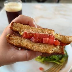 Tomato sandwich