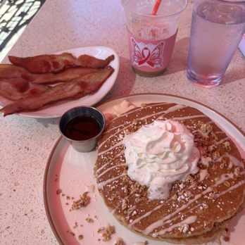 Red Maple - Fall pancakes with bacon - Cafes Near Me - Los Angeles, California Red Maple - Fall pancakes with bacon - Cafes Near Me - Los Angeles, California