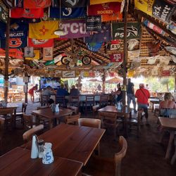 Shaka's Delicious Wood - Great bar area