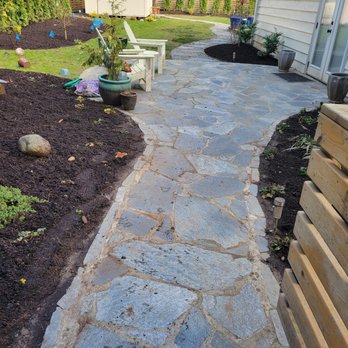 Mendoza Landscaping - a stone walkway in a backyard - Landscaping Near Me Mendoza Landscaping - a stone walkway in a backyard - Landscaping Near Me