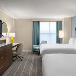 DoubleTree by Hilton Hotel Norfolk Airport - Guest room