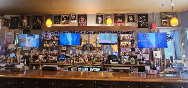 Highland Tavern by null