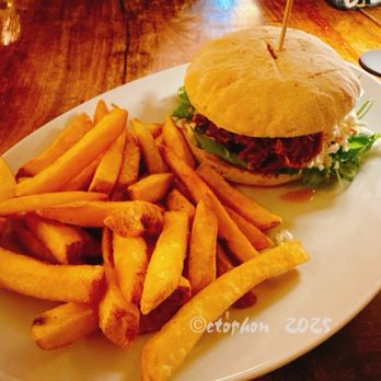 Lister Laube - Pulled Pork Burger ... - German Near Me - Hanover, NI