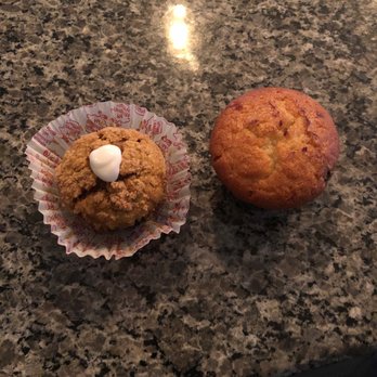 Big Apple Bagels - Both muffins are suppose to be the same size... wow what a difference - Breakfast & Brunch Near Me - Lutz, Florida