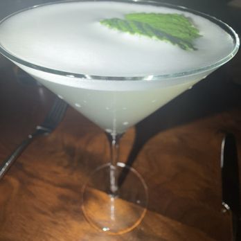 Luke's Kitchen and Bar - White linen - Seafood Near Me - Orlando, Florida