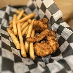 Famulari's Pizzeria Cane Bay - Kids Chicken and French Fries