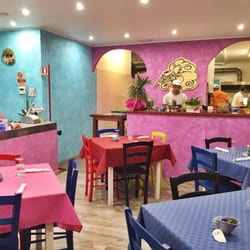 Pizzeria Uragano - Colorful interior
