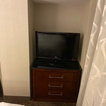Chicago Marriott Suites Deerfield - Outdated, small bedroom tv that has about 15 channels. - Hotels Near Me - Deerfield, Illinois Chicago Marriott Suites Deerfield - Outdated, small bedroom tv that has about 15 channels. - Hotels Near Me - Deerfield, Illinois