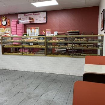 Ronald's Donuts - Top two rows are VEGAN! - Donuts Near Me - Las Vegas, Nevada