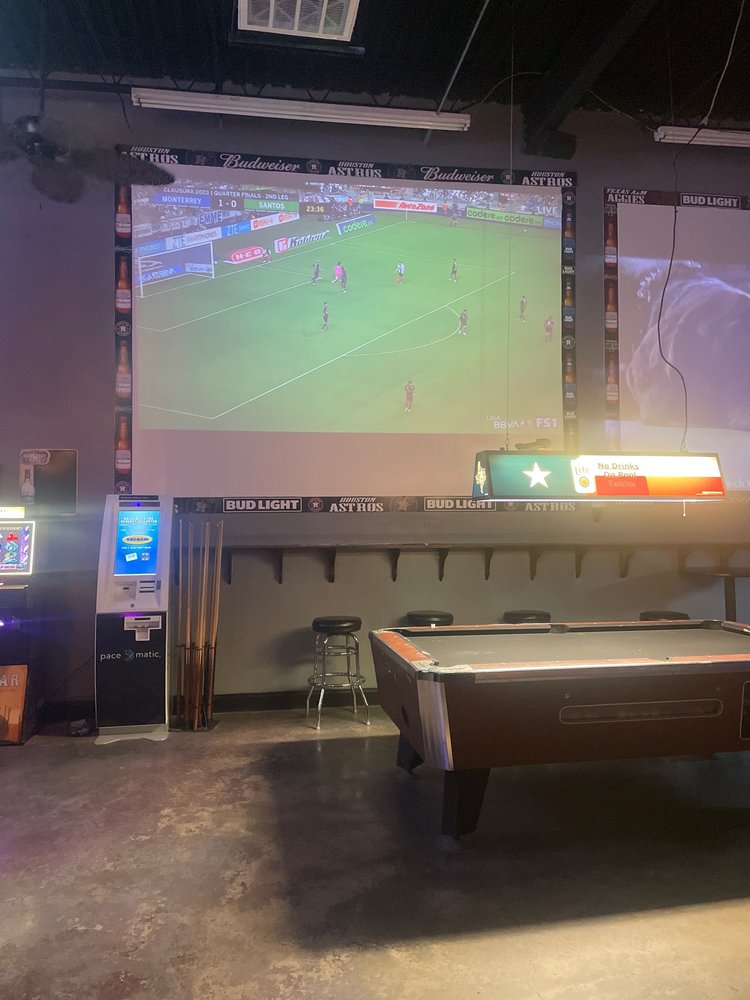 RILEY’S PUB Updated August 2024 6314 Yorktown Blvd, Corpus Christi, Texas Sports Bars