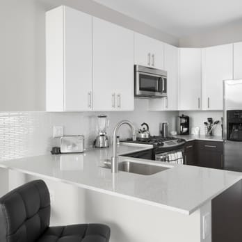 Manilow Suites - Apartments Near Me - Chicago, Illinois