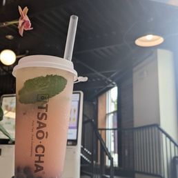 Peach mojito with amber boba