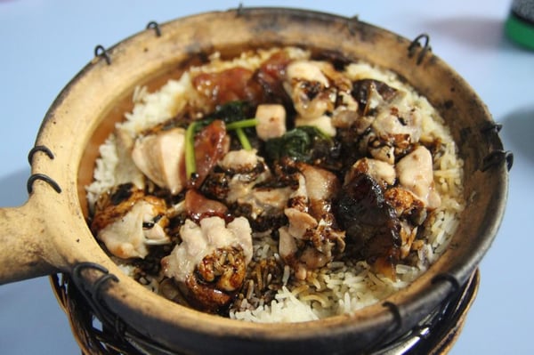 Lian He Ben Ji Claypot Rice by null
