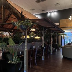 Sabaidee Thai & Sushi Bar - Interior