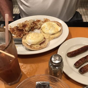 Pittsfield Cafe - Eggs Benedict - Breakfast & Brunch Near Me - Chicago, Illinois