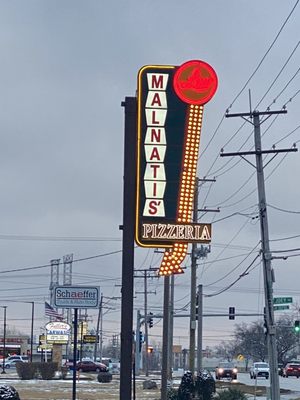 Lou Malnati's Pizzeria by null
