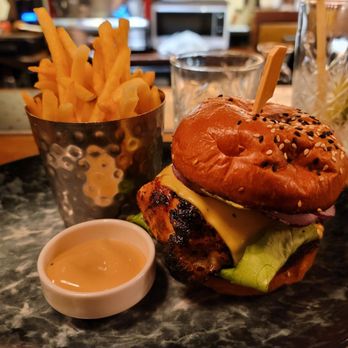 Burger & Lobster - Chicken burger - Cocktail Bars Near Me - London, XGL Burger & Lobster - Chicken burger - Cocktail Bars Near Me - London, XGL