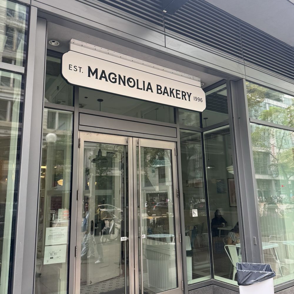 Magnolia Bakery - Front door - Bakeries Near Me - Chicago, Illinois