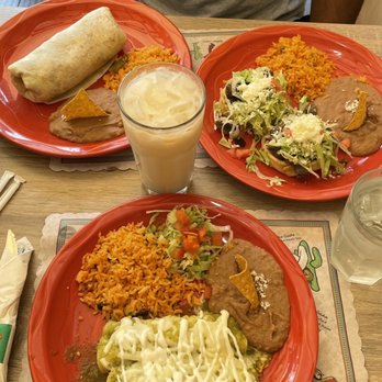 Buena Vista - Green Enchiladas lunch sopes and burrito - Mexican Near Me - Chicago, Illinois