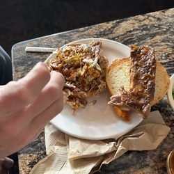 OAK Beer,Bourbon & BBQ - Pulled pork sandwich