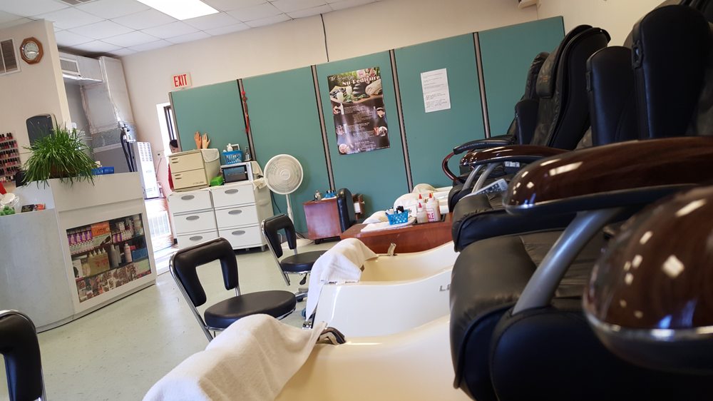 DIAMOND NAILS Updated August 2024 4806 Mobile Hwy, Pensacola, Florida Nail Salons Phone